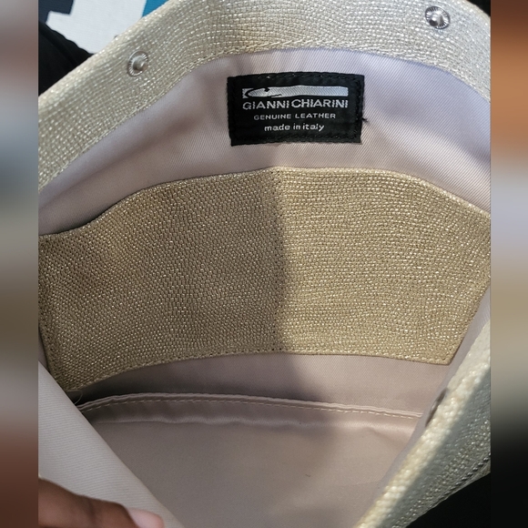 Chic 2 in 1 Gianni Chiarini Textured Metallic Bag - Picture 4 of 5